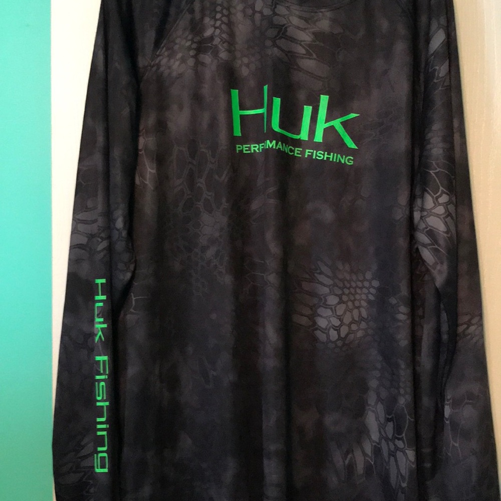 Huk black long sleeve performance fishing shirt